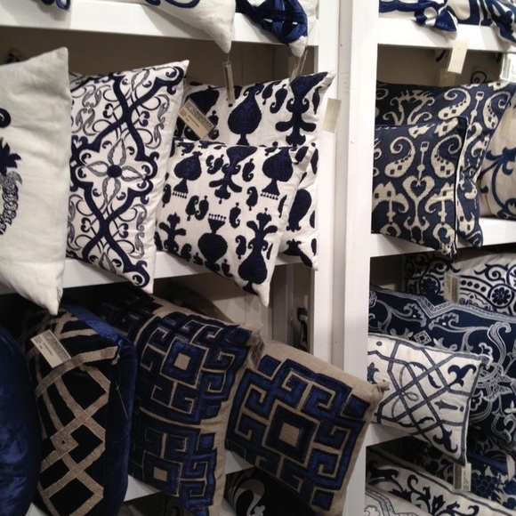 Callisto decorative pillow - Picture 2 of 6